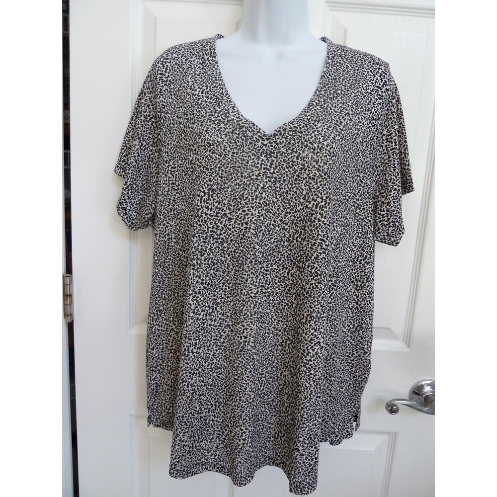 Athleta Breezy Scoop V-Neck T-Shirt Animal Print Safari Black White Plus 1X